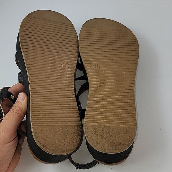 Ovyé Black Leather Women's Sandals - Picture 12 of 13